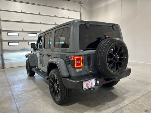 Used 2025 Jeep Wrangler Unlimited Sahara AWD/4WD image 8