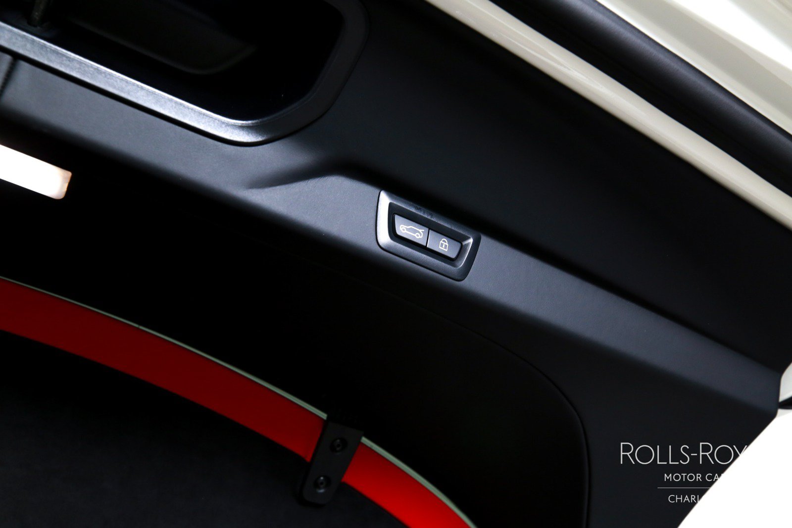 Certified 2025 Rolls-Royce Cullinan Black Badge AWD/4WD image 25
