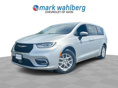 Used 2023 Chrysler Pacifica Touring
