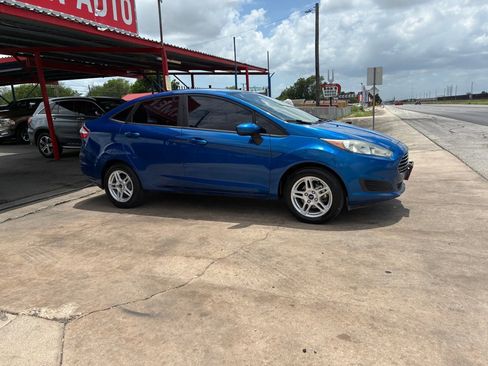 Used 2019 Ford Fiesta SE FWD image 3