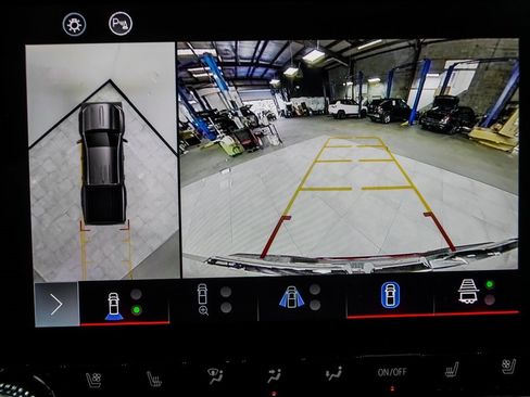 Used 2024 GMC Canyon Denali image 32