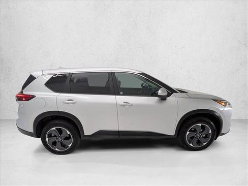 Used 2024 Nissan Rogue SV image 4