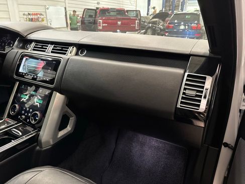 Used 2018 Land Rover Range Rover image 30