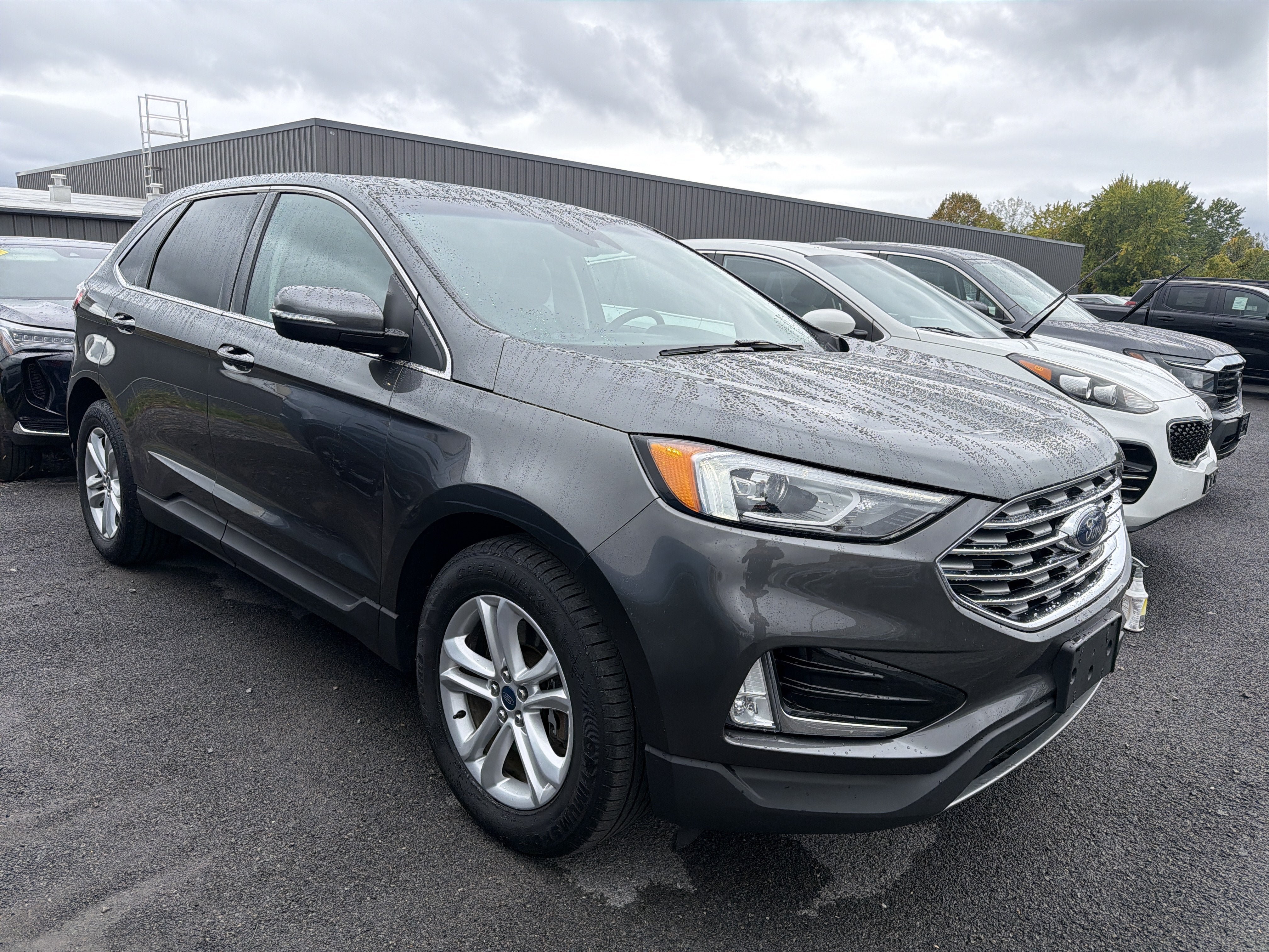 Used 2019 Ford Edge SEL w/ Equipment Group 201A AWD/4WD image 2