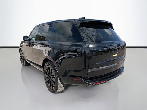 Used 2025 Land Rover Range Rover SE image 3