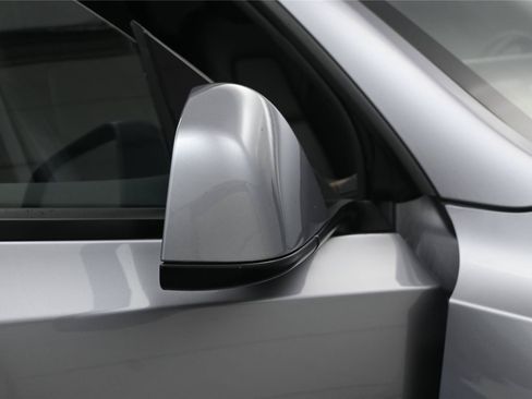 Used 2025 Tesla Model Y Long Range AWD/4WD image 16