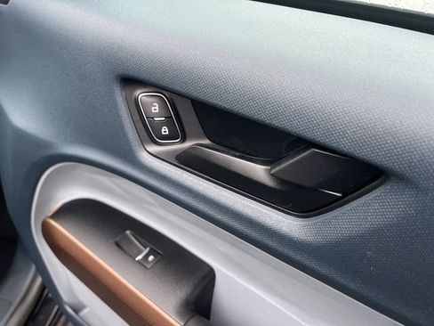 Used 2022 Ford Maverick Lariat image 39