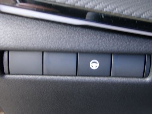 Used 2025 Nissan Kicks SR image 26