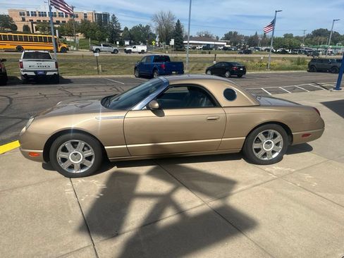Used 2005 Ford Thunderbird RWD image 3