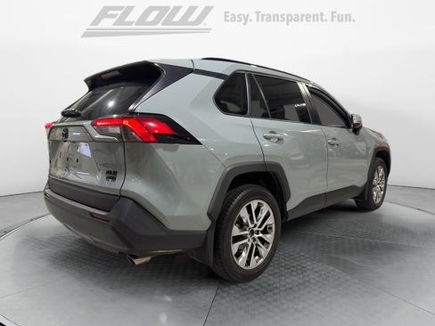 Used 2021 Toyota RAV4 XLE Premium image 7