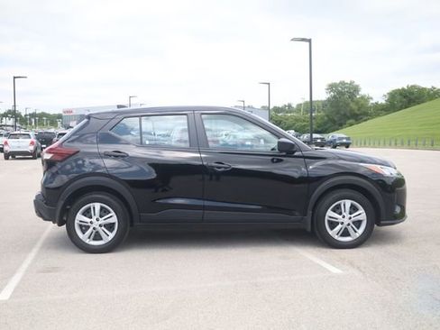 Certified 2025 Nissan Kicks Play S FWD image 3