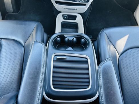 Used 2023 Chrysler Pacifica Touring-L image 23