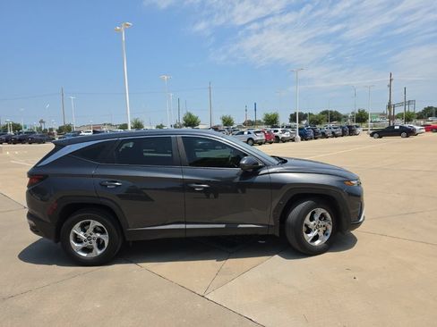Used 2023 Hyundai Tucson SE AWD/4WD image 2