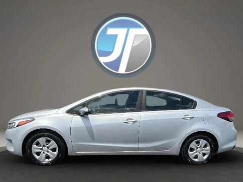 Used 2017 Kia Forte LX FWD image 12