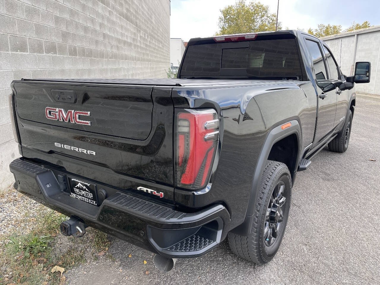 Used 2024 GMC Sierra 3500 AT4 w/ AT4 Premium Plus Package AWD/4WD image 4