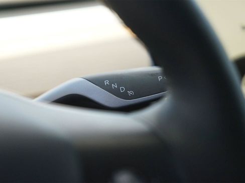 Used 2023 Tesla Model Y AWD image 25