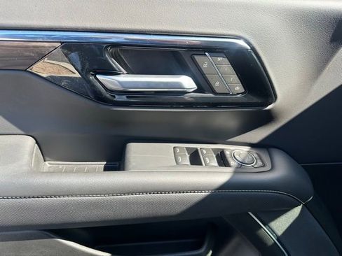 Certified 2025 Chevrolet Tahoe Premier AWD/4WD image 3
