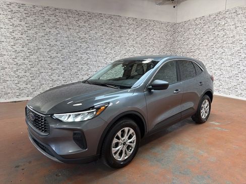 Used 2023 Ford Escape Active AWD/4WD image 3