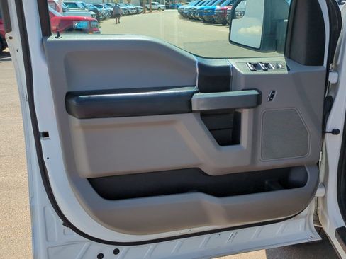 Used 2017 Ford F150 XLT AWD/4WD image 11