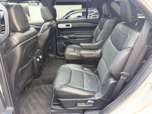 Used 2020 Ford Explorer ST w/ ST Street Pack image 23