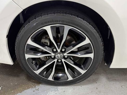 Certified 2017 Toyota Corolla SE w/ SE Premium Package FWD image 10