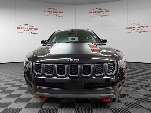 Used 2024 Jeep Compass Trailhawk AWD/4WD image 2