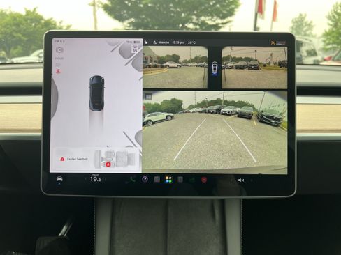 Used 2024 Tesla Model Y Long Range AWD/4WD image 19