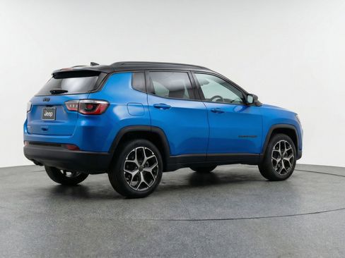 Used 2025 Jeep Compass Limited image 9