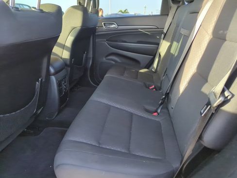 Used 2018 Jeep Grand Cherokee Laredo image 22