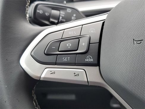 New 2025 Volkswagen Tiguan SE image 24