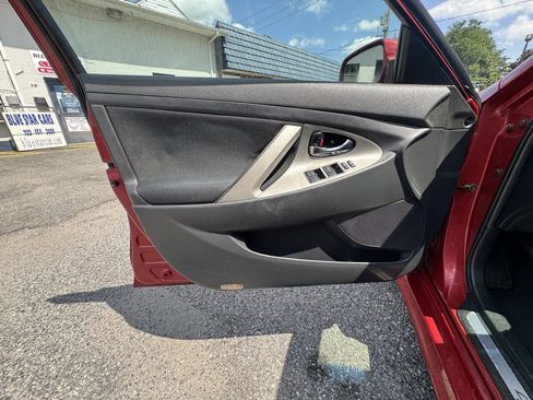 Used 2010 Toyota Camry SE image 12