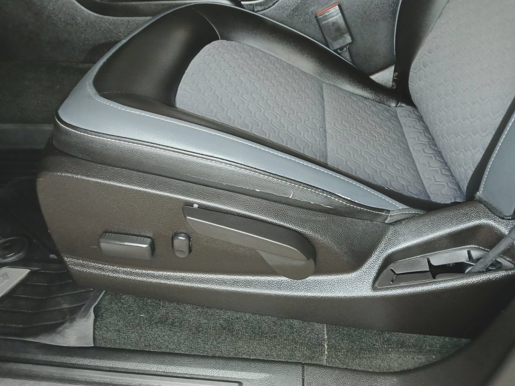 Used 2017 Chevrolet Colorado Z71 AWD/4WD image 16