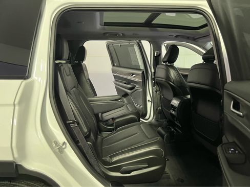 Used 2023 Jeep Grand Cherokee L Limited w/ Luxury Tech Group II AWD/4WD image 30