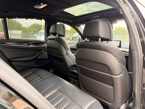 Used 2020 BMW M550i xDrive w/ Executive Package AWD/4WD image 27