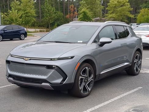 New 2025 Chevrolet Equinox EV LT image 9