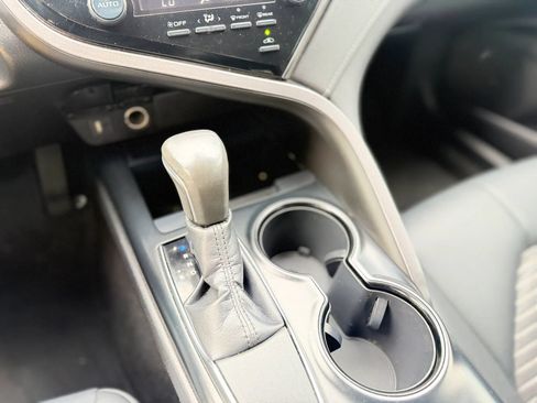 Used 2019 Toyota Camry SE FWD image 19