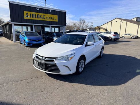 Used 2016 Toyota Camry LE image 2