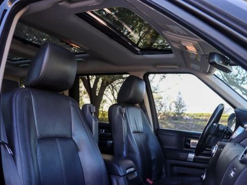 Used 2015 Land Rover LR4 HSE LUX image 25