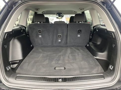 Used 2023 Jeep Grand Cherokee Laredo image 5