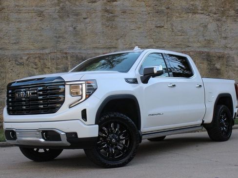 Used 2023 GMC Sierra 1500 Denali Ultimate AWD/4WD image 3