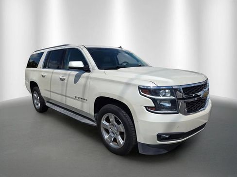Used 2015 Chevrolet Suburban LT w/ Luxury Package RWD image 5