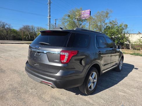 Used 2017 Ford Explorer XLT w/ Equipment Group 202A image 4