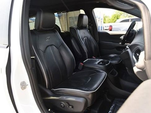 Used 2018 Chrysler Pacifica Limited w/ Advanced Safetytec Group FWD image 23
