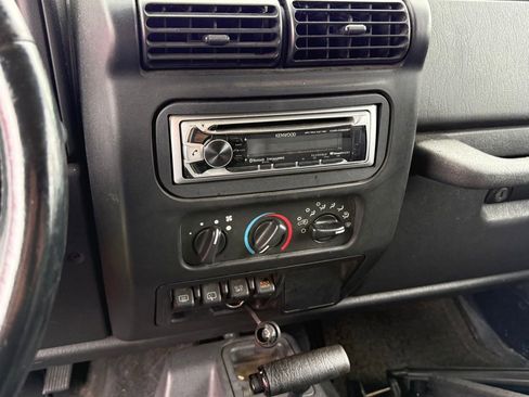 Used 2004 Jeep Wrangler Rubicon w/ Dual Top Group AWD/4WD image 16