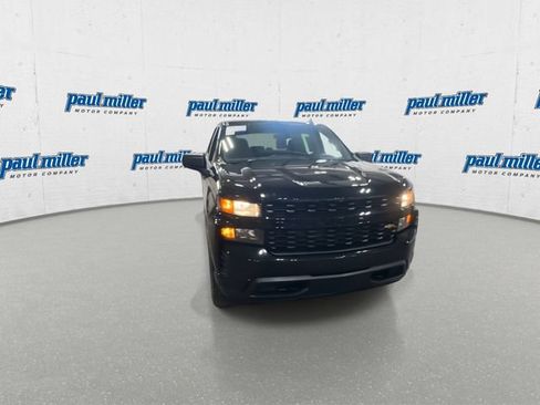 Used 2020 Chevrolet Silverado 1500 Custom w/ Custom Value Package AWD/4WD image 3
