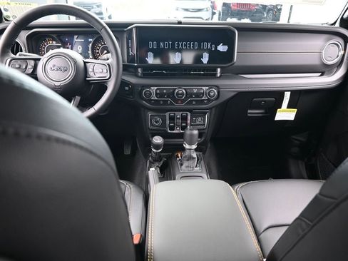 Used 2025 Jeep Gladiator Sport image 35