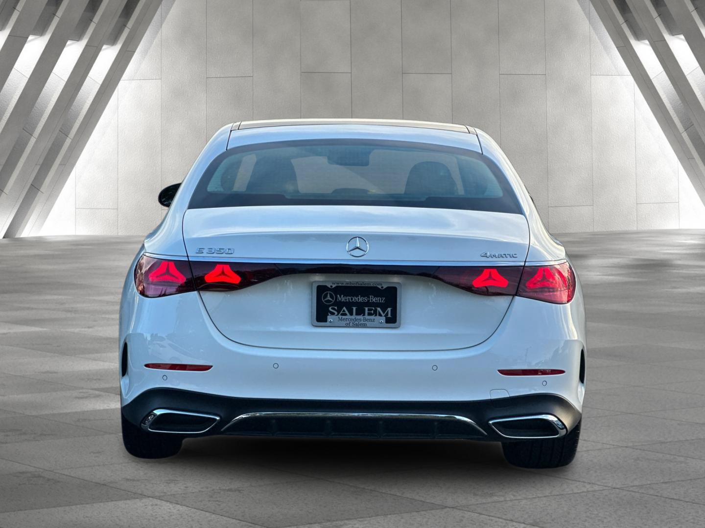 Used 2025 Mercedes-Benz E 350 4MATIC Sedan image 5
