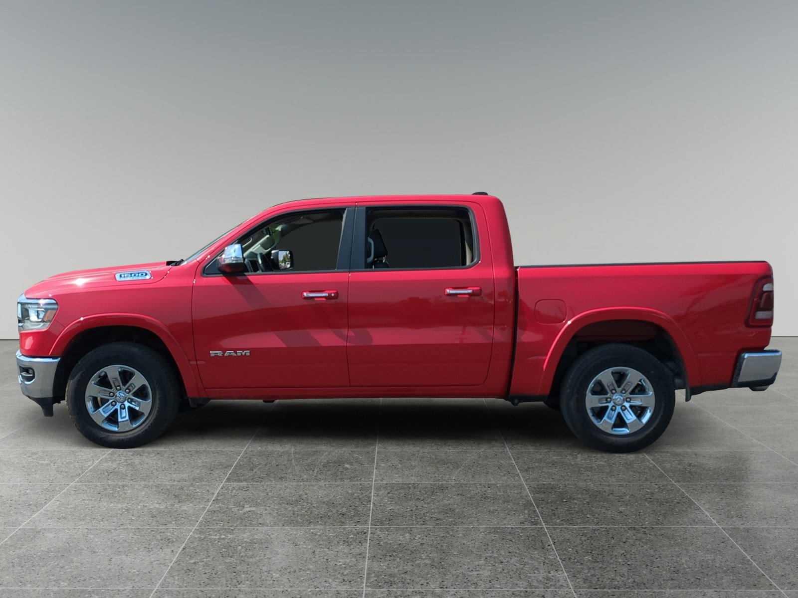 Used 2022 RAM 1500 Laramie AWD/4WD image 2