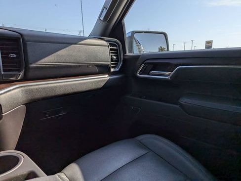 Used 2025 GMC Sierra 1500 SLT AWD/4WD image 16