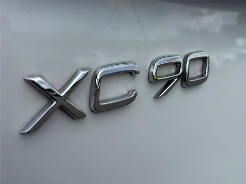Used 2018 Volvo XC90 T6 Momentum w/ Convenience Package AWD/4WD image 26
